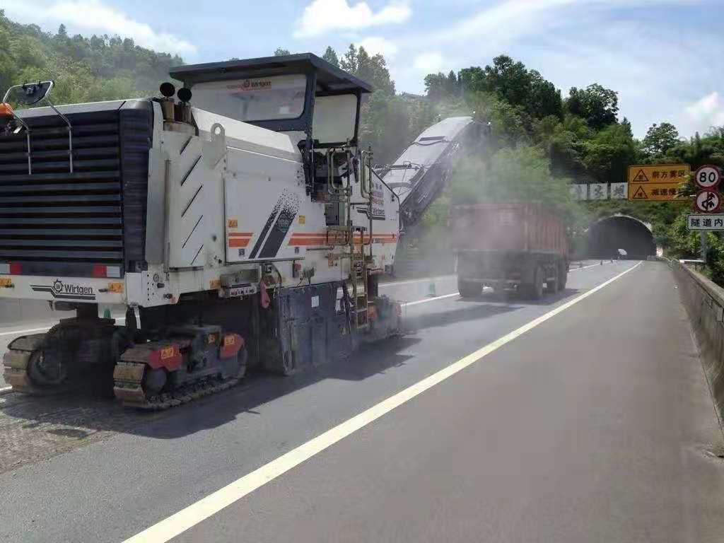 冷再生機(jī)租賃: 水泥就地冷再生施工步驟介紹